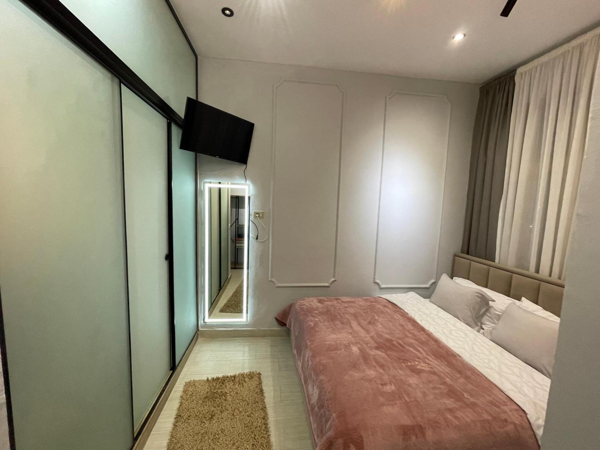 Blloku Tirana Studio Экстерьер фото